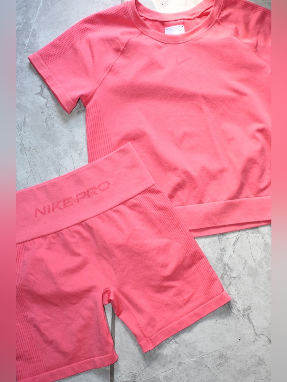 Nike Pro set Top Large Bottoms Medium womens